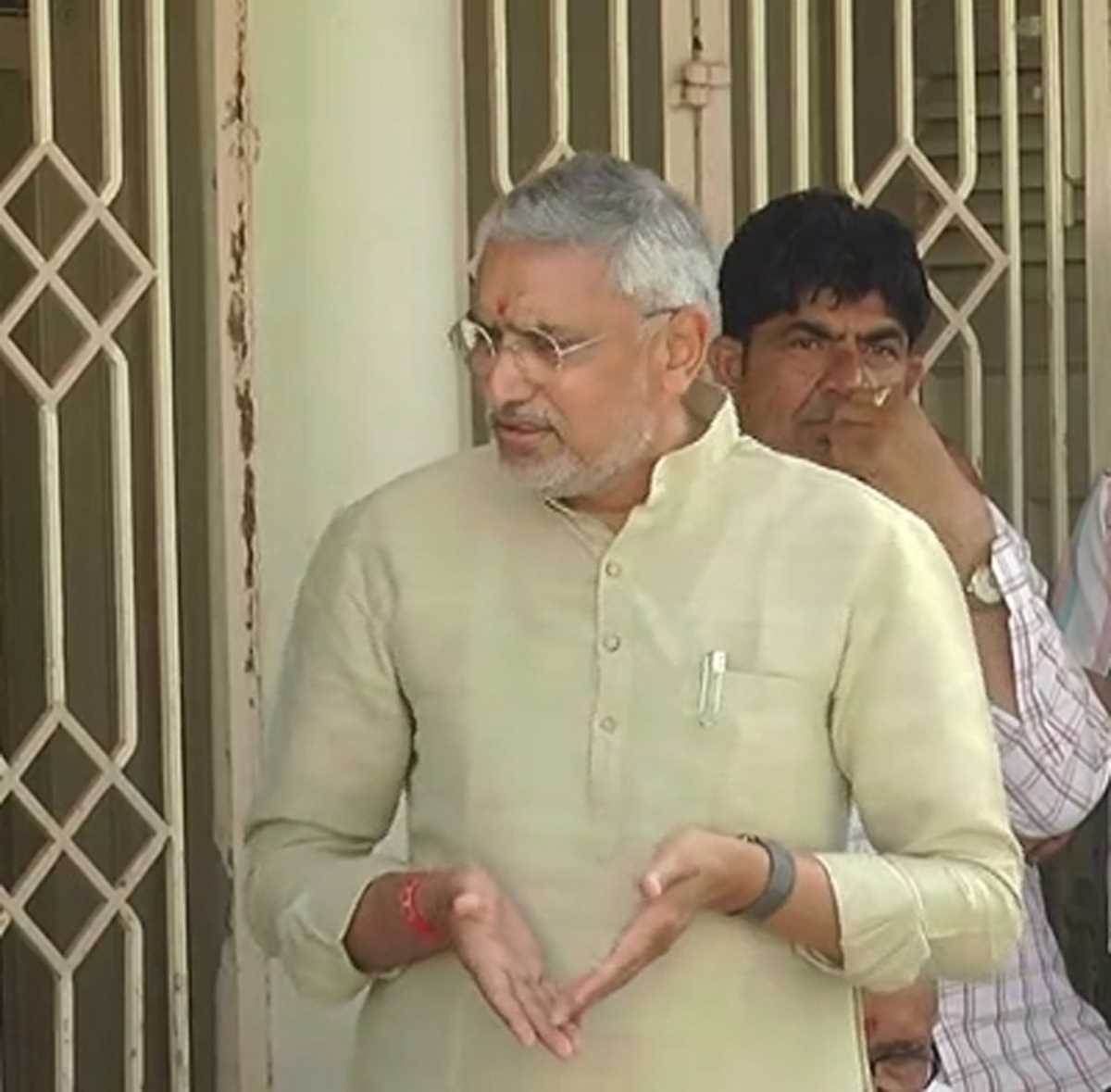 बीजेपी के खिलाफ वोट करने वालों ने देश के साथ धोखा किया : गुजरात के मंत्री बीजेपी के खिलाफ वोट करने वालों ने देश के साथ धोखा किया : गुजरात के मंत्री